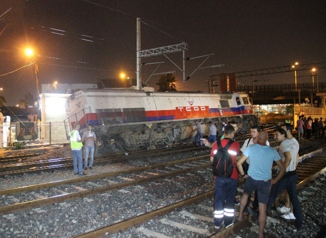İzmir'de Tren Kazası...Çok Başlılık Kazaya Yol Açıyor!..Demiryolu Ulaşımı Güvenliği Azalıyor!