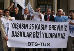 25 Kasım Uyarı Grevimiz Grevi Nedeniyle Açılan Davaların İlk Duruşmaları Yapıldı!