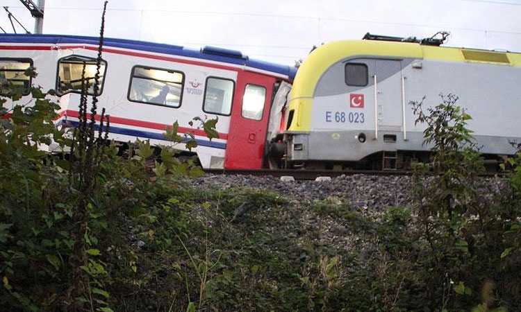 Sapanca’da Yük ve Yolcu Treni Çarpıştı! Tren Kazalarında En Çok Olduğu Dönemi Yaşıyoruz!