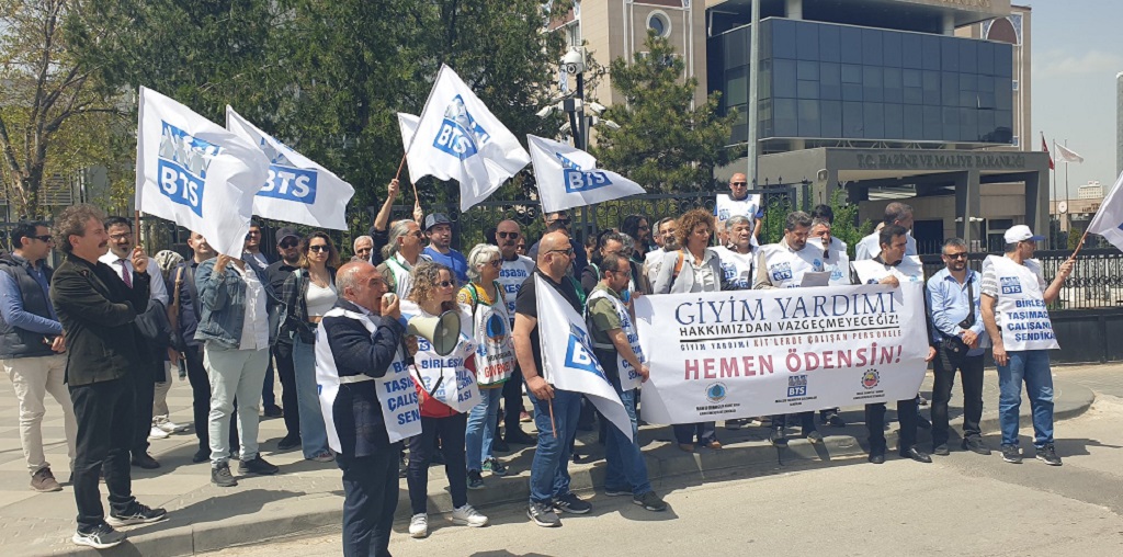 Hazine ve Maliye Bakanlığı Önünde Basın Açıklaması Gerçekleştirdik! GİYİM YARDIMI HAKKIMIZDAN VAZGEÇMEYECEĞİZ!