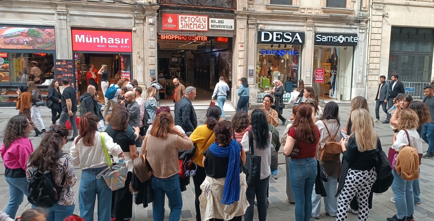 Havacılık Şubemiz Kadın Meclisi’nden “Kadın Hikayeleri ile Beyoğlu/Pera” Yürüyüşü